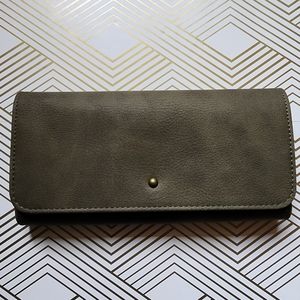Universal Thread Goods Co. Womens Trifold Wallet - Olive Green